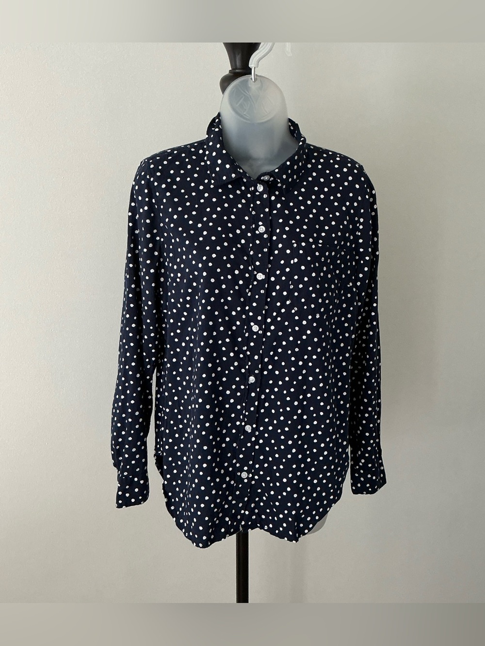 Old Navy Women’s Navy Blue & White Polka Dot Button-Up Shirt – Medium